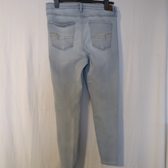 American Eagle High Waisted Jeans - Picture 3 of 4